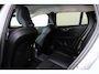 Volvo V60 T6 Recharge AWD Plus Dark - IntelliSafe Assist & Surround - 360º Camera - Harman Kardon audio - Adaptieve LED koplampen - Verwarmde voorstoelen, stuur & achterbank - Parkeersensoren voor & achter - Elektr. bedienb. voorstoelen met geheugen - Extra getint glas - 19' LMV