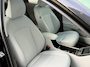 Hyundai Kona Electric Premium Sky 65.4 kWh | SOH 98% | Schuif-Kanteldak | Wit Lederen Bekleding | Stoelventilatie | Stoel & Stuurverwarming | 360 Camera | Parkeersensoren Voor & Achter