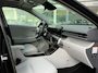 Hyundai Kona Electric Premium Sky 65.4 kWh | SOH 98% | Schuif-Kanteldak | Wit Lederen Bekleding | Stoelventilatie | Stoel & Stuurverwarming | 360 Camera | Parkeersensoren Voor & Achter