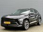 Hyundai Kona Electric Premium Sky 65.4 kWh | SOH 98% | Schuif-Kanteldak | Wit Lederen Bekleding | Stoelventilatie | Stoel & Stuurverwarming | 360 Camera | Parkeersensoren Voor & Achter