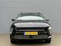 Hyundai Kona Electric Premium Sky 65.4 kWh | SOH 98% | Schuif-Kanteldak | Wit Lederen Bekleding | Stoelventilatie | Stoel & Stuurverwarming | 360 Camera | Parkeersensoren Voor & Achter