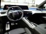 Peugeot e-5008 GT Exclusive 73 kWh 7p | Fase 3 laden | SOH 100% | Panorama/schuifdak | Lederen bekleding | Trekhaak | Massage | NL auto |
