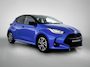 Toyota Yaris 1.5 Hybrid Business Plus | Blauw Gewrapt | Head-Up Display | Dodehoek detectie | Parkeersensoren voor+achter | Navigatie | Climate Control | Draadloze telefoonlader | Achteruitrijcamera |