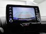 Toyota Yaris 1.5 Hybrid Business Plus | Blauw Gewrapt | Head-Up Display | Dodehoek detectie | Parkeersensoren voor+achter | Navigatie | Climate Control | Draadloze telefoonlader | Achteruitrijcamera |