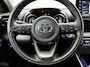 Toyota Yaris 1.5 Hybrid Business Plus | Blauw Gewrapt | Head-Up Display | Dodehoek detectie | Parkeersensoren voor+achter | Navigatie | Climate Control | Draadloze telefoonlader | Achteruitrijcamera |