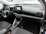 Toyota Yaris 1.5 Hybrid Business Plus | Blauw Gewrapt | Head-Up Display | Dodehoek detectie | Parkeersensoren voor+achter | Navigatie | Climate Control | Draadloze telefoonlader | Achteruitrijcamera |