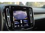 Volvo XC40 T5 Hybride Inscription | Panoramadak | Camera | Trekhaak | Stoel + Stuur Verwarmd | Standkachel | VOC | Leer |