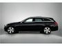 Mercedes-Benz C-klasse Estate 300 e Luxury Line |  Elektrische voorstoelen| Stoelverwarming voor | 360 Camera | Sfeerverlichting | Lederlook bekleding | Navigatie | Smartphone intergratie | Trekhaak | Inclusief 24 maanden Mercedes-Benz Certified garantie voor Europa.