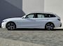 BMW 3-Serie Touring 330e PHEV / SOH 99% / Dealer Onderhouden / M-Sport / Facelift / Trekgewicht 1.500 kg / Elektrische Achterklep / Adaptieve Cruise Control / Stoel & Stuurverwarming / Climate Control / Camera / 18" LM wielen / Apple Carplay & Android Auto /