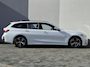 BMW 3-Serie Touring 330e PHEV / SOH 99% / Dealer Onderhouden / M-Sport / Facelift / Trekgewicht 1.500 kg / Elektrische Achterklep / Adaptieve Cruise Control / Stoel & Stuurverwarming / Climate Control / Camera / 18" LM wielen / Apple Carplay & Android Auto /