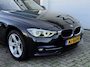 BMW 3-Serie 320i Luxury SPORT - Dealer onderhouden - LED