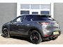 DS 3 Crossback E-Tense Grand Chic 50 kWh Navigatie | Airconditioning ECC | Lederen Bekleding | Stoelverwarming | Dodehoek Detectie | Adaptieve Cruise Control | Isofix Bevestigingspunten | Head Up Display | Lichtmetalen Velgen | Zeer Compleet!!!