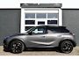 DS 3 Crossback E-Tense Grand Chic 50 kWh Navigatie | Airconditioning ECC | Lederen Bekleding | Stoelverwarming | Dodehoek Detectie | Adaptieve Cruise Control | Isofix Bevestigingspunten | Head Up Display | Lichtmetalen Velgen | Zeer Compleet!!!