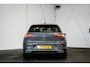 Volkswagen Golf 1.0 eTSI Life Business Automaat | ACC | Stuur-/Stoelverwarming | Navigatie |