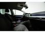 Volkswagen Golf 1.0 eTSI Life Business Automaat | ACC | Stuur-/Stoelverwarming | Navigatie |