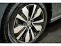 Volkswagen Golf 1.0 eTSI Life Business Automaat | ACC | Stuur-/Stoelverwarming | Navigatie |