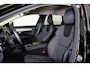 Volvo V90 T6 Recharge AWD Core Bright - IntelliSafe Assist & Surround - 360º Camera - Harman Kardon audio - Verwarmde voorstoelen, stuur & achterbank - Parkeersensoren voor & achter - Extra getint glas - Inklapbare trekhaak - 18' LMV