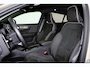 Volvo EC40 Single Motor Extended Range Plus 82 kWh - Panoramadak - IntelliSafe Assist & Surround - 360º Camera - Verwarmde voorstoelen, stuur & achterbank - Parkeersensoren voor & achter - Draadloze tel. lader - Extra getint glas - 20' LMV
