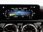 Mercedes-Benz A-klasse 180 Premium Plus | AMG | Panoramadak | Widescreen | Rijassistentiepakket | Stoelverwarming |