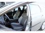 Toyota Auris Touring Sports 1.8 Hybrid Active | NL Auto Boekjes | Navigatie | Parkeersensoren achter.
