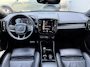 Volvo XC40 T5 Recharge R-Design | Trekhaak semi elektrisch wegklapbaar | Lederen bekleding | Adaptieve Cruise Control met Pilot Assist | Verwarmbare voorruit | Harman Kardon | 19 inch lichtmetalen velgen | Verwarmbare voorstoelen & stuurwiel | Elektrisch verstelbare voorstoelen