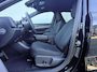 Volvo EX30 P5 Long Range Plus Black Edition Europa 69 kWh | 20 inch black lichtmetalen velgen | Striping | Harman Kardon audio | Black interieur | Adaptieve Cruise Control | BLIS Dodehoekdetectie | Elektrisch verstelbare voorstoelen | Verwarmbare voorstoelen & stuurwiel | Getint glas |