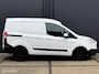 Ford Transit Courier 1.5 TDCI Trend - AIRCO - NAVI - TREKHAAK - SCHUIFDEUR - MULTIMEDIA - EL. RAMEN + SPIEGELS - CPV - MIDDENARMSTEUN - NAP - NL AUTO - APK TM 18-06-2027 - EX BTW -