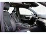 Volvo XC40 2.0 T4 Inscription | Lederen Bekleding | Trekhaak | Panoramisch Schuif-/Kanteldak | Pilot Assist | Adaptive Cruise Control | 19-inch Lichtmetalen Velgen | Stoelverwarming Voor- en Achterin | Stuurverwarming | Keyless | Apple Carplay/Android Auto | DAB | Navigatie | Bluetooth | Elektrische Achterklep |