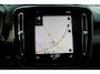 Volvo XC40 2.0 T4 Inscription | Lederen Bekleding | Trekhaak | Panoramisch Schuif-/Kanteldak | Pilot Assist | Adaptive Cruise Control | 19-inch Lichtmetalen Velgen | Stoelverwarming Voor- en Achterin | Stuurverwarming | Keyless | Apple Carplay/Android Auto | DAB | Navigatie | Bluetooth | Elektrische Achterklep |