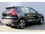 Volvo XC40 2.0 T4 Inscription | Lederen Bekleding | Trekhaak | Panoramisch Schuif-/Kanteldak | Pilot Assist | Adaptive Cruise Control | 19-inch Lichtmetalen Velgen | Stoelverwarming Voor- en Achterin | Stuurverwarming | Keyless | Apple Carplay/Android Auto | DAB | Navigatie | Bluetooth | Elektrische Achterklep |