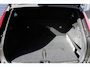 Volvo XC40 2.0 T4 Inscription | Lederen Bekleding | Trekhaak | Panoramisch Schuif-/Kanteldak | Pilot Assist | Adaptive Cruise Control | 19-inch Lichtmetalen Velgen | Stoelverwarming Voor- en Achterin | Stuurverwarming | Keyless | Apple Carplay/Android Auto | DAB | Navigatie | Bluetooth | Elektrische Achterklep |