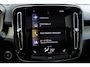 Volvo XC40 2.0 T4 Inscription | Lederen Bekleding | Trekhaak | Panoramisch Schuif-/Kanteldak | Pilot Assist | Adaptive Cruise Control | 19-inch Lichtmetalen Velgen | Stoelverwarming Voor- en Achterin | Stuurverwarming | Keyless | Apple Carplay/Android Auto | DAB | Navigatie | Bluetooth | Elektrische Achterklep |