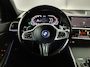 BMW 3-Serie Touring 330e Business Edition Plus M-Sport / 1.500 kg Elektrische trekhaak / Stuur- en stoelverwarming / Navigatie / Camera / Adaptieve Cruise Control / Climate Control /