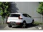 Volvo XC40 T4 211pk Recharge Plus Dark Facelift R-Design Plug-in Hybrid | Elektr. Sportstoelen met Memory | Trekhaak af fabriek | Harman Kardon | Achteruitrijcamera | 1e eig. Dealer O.H.
