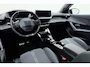 Peugeot e-2008 EV GT 50 kWh | Navigatie | 3D-Cockpit | Camera | Apple Carplay & Android Auto | Full LED | 17'' Lichtmetalen velgen | Parkeersensoren voor & achter | Climate Control