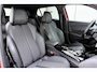 Peugeot e-2008 EV GT 50 kWh | Navigatie | 3D-Cockpit | Camera | Apple Carplay & Android Auto | Full LED | 17'' Lichtmetalen velgen | Parkeersensoren voor & achter | Climate Control