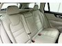 Volvo V60 2.0 T6 Recharge AWD Inscription | Lederen bekleding | Stoelverwarming voor en achter | Stuurverwarming | Stoelventilatie | Elektrisch te openen kofferbak | Bestuurdersstoel elektrisch verstelbare stoel met geheugenfunctie