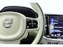Volvo V60 2.0 T6 Recharge AWD Inscription | Lederen bekleding | Stoelverwarming voor en achter | Stuurverwarming | Stoelventilatie | Elektrisch te openen kofferbak | Bestuurdersstoel elektrisch verstelbare stoel met geheugenfunctie