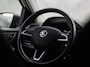 Skoda Fabia Combi 1.2 TSI Sport (SCHERM, CLIMATE, BLUETOOTH, STOELVERWARMING, PARKEERSENSOREN, SPORTSTOELEN, GETINT GLAS, LM VELGEN, NIEUWSTAAT)