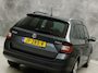 Skoda Fabia Combi 1.2 TSI Sport (SCHERM, CLIMATE, BLUETOOTH, STOELVERWARMING, PARKEERSENSOREN, SPORTSTOELEN, GETINT GLAS, LM VELGEN, NIEUWSTAAT)