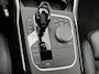 BMW 3-Serie 320i xDrive High Executive HEAD-UP | SFEER | HARMAN/KARDON | DODEHOEK DETECTIE | CAMERA | LEDER | STOEL KOELING | KEYLESS ENTRY/GO | NAVIGATIE | LASER KOPLAMPEN | STOEL/STUUR VERWARMING |