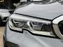 BMW 3-Serie 320i xDrive High Executive HEAD-UP | SFEER | HARMAN/KARDON | DODEHOEK DETECTIE | CAMERA | LEDER | STOEL KOELING | KEYLESS ENTRY/GO | NAVIGATIE | LASER KOPLAMPEN | STOEL/STUUR VERWARMING |