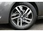 Peugeot 208 1.2 Allure Climate | Carplay | LED | 16" Lichtmetaal | Digitaal Dasbhoard | Parkeersensoren Achter | DAB | Achterbank in delen neerklapbaar | Airco (automatisch) | Alarm klasse 1(startblokkering)