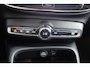 Volvo XC40 T4 Recharge Ultimate Dark | Stoelverwarming | Trekhaak | Parkeercamera | Panoramadak | H/K | BLIS | Pilot Assist | Glossy Black