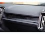 Volvo XC40 T4 Recharge Ultimate Dark | Stoelverwarming | Trekhaak | Parkeercamera | Panoramadak | H/K | BLIS | Pilot Assist | Glossy Black