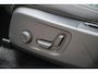 Volvo XC40 T4 Recharge Ultimate Dark | Stoelverwarming | Trekhaak | Parkeercamera | Panoramadak | H/K | BLIS | Pilot Assist | Glossy Black