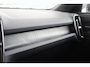 Volvo XC40 T4 Recharge Ultimate Dark | Stoelverwarming | Trekhaak | Parkeercamera | Panoramadak | H/K | BLIS | Pilot Assist | Glossy Black