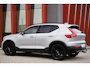 Volvo XC40 T4 Recharge Ultimate Dark | Stoelverwarming | Trekhaak | Parkeercamera | Panoramadak | H/K | BLIS | Pilot Assist | Glossy Black