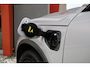 Volvo XC40 T4 Recharge Ultimate Dark | Stoelverwarming | Trekhaak | Parkeercamera | Panoramadak | H/K | BLIS | Pilot Assist | Glossy Black