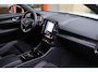 Volvo XC40 T4 Recharge Ultimate Dark | Stoelverwarming | Trekhaak | Parkeercamera | Panoramadak | H/K | BLIS | Pilot Assist | Glossy Black